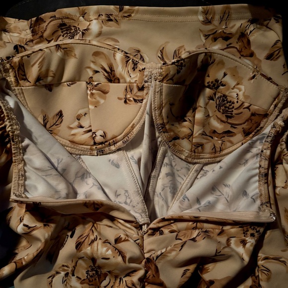 Brown Floral Corset Mini Dress Size M 8 Cold Shoulder Ruched Cocktail Party Zip - Picture 16 of 17